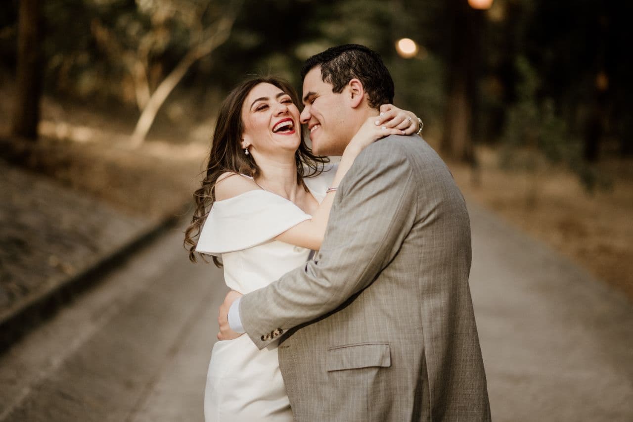 Pareja de novios en Guadalajara — fotografía de Edgar Hermosillo